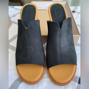 *NIB* Kork-Ease Lawton Black Suede Mules, 10M